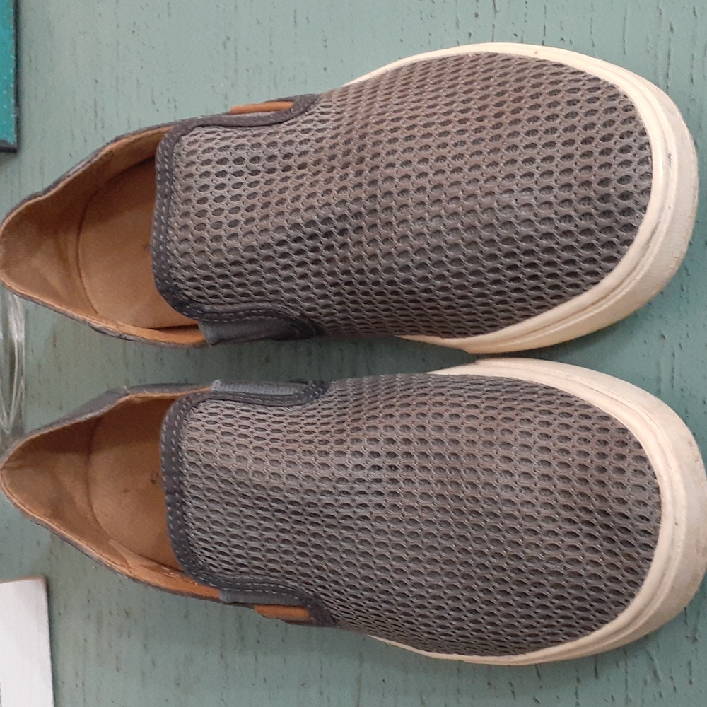 OKULAI SLIP ON MESH SHOES SZ 8